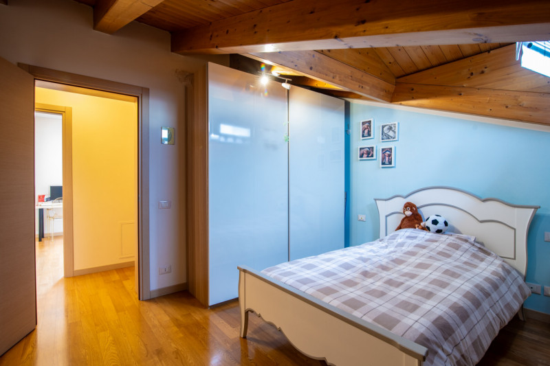 VILLA DEL CONTE - In posizione comoda al centro di Villa del Conte, proponiamo in vendita porzion...