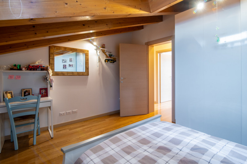 VILLA DEL CONTE - In posizione comoda al centro di Villa del Conte, proponiamo in vendita porzion...