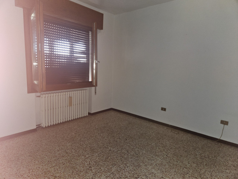 Scopri questa porzione di casa a schiera di testa  nel Comune di Monselice. Questa proprietà in a...