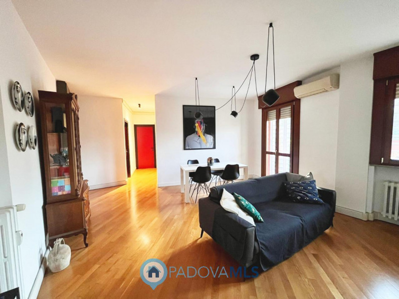 Immobile in esclusiva al Gruppo Padova MLS
DescrizioneStampe e Operazioni
Nel cuore della rinomat...