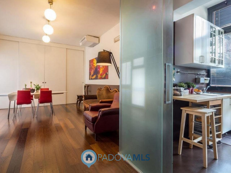 OTTIMA CASA SINGOLA SU DUE LIVELLI CON GIARDINO PRIVATO.

Immobile in esclusiva al Gruppo Padova ...