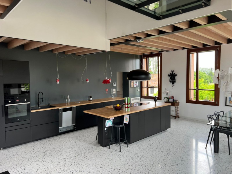 (Per INFO Mattias 3494222146) Nel suggestivo centro storico di Portobuffolè proponiamo in vendita...