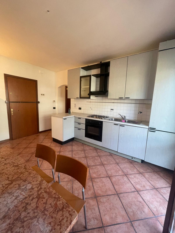 Zona Montà, su piccola palazzina in tranquillo contesto residenziale, a due passi da tutti i serv...