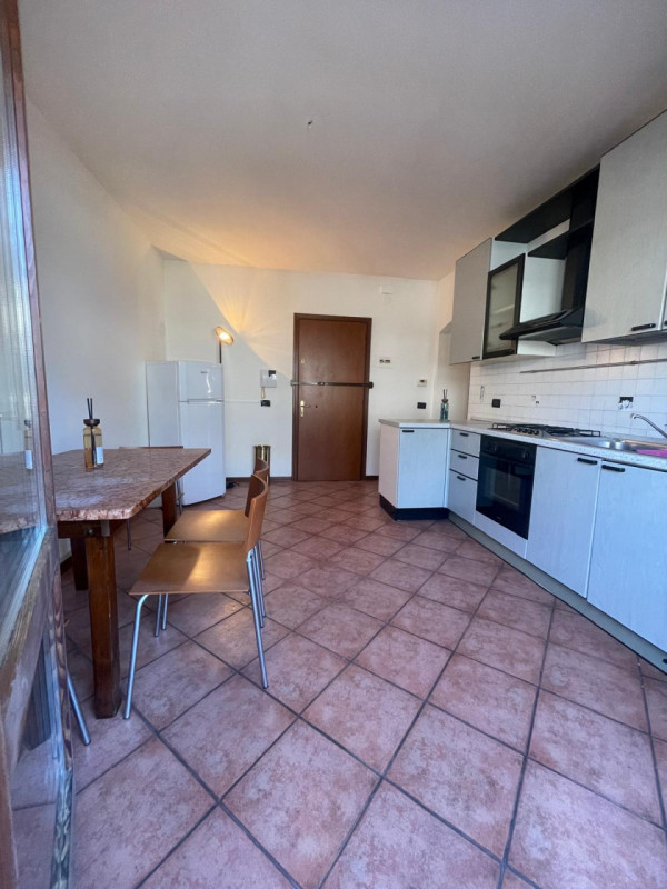 Zona Montà, su piccola palazzina in tranquillo contesto residenziale, a due passi da tutti i serv...