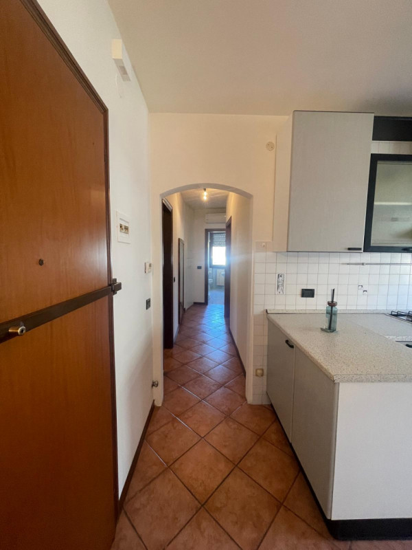 Zona Montà, su piccola palazzina in tranquillo contesto residenziale, a due passi da tutti i serv...