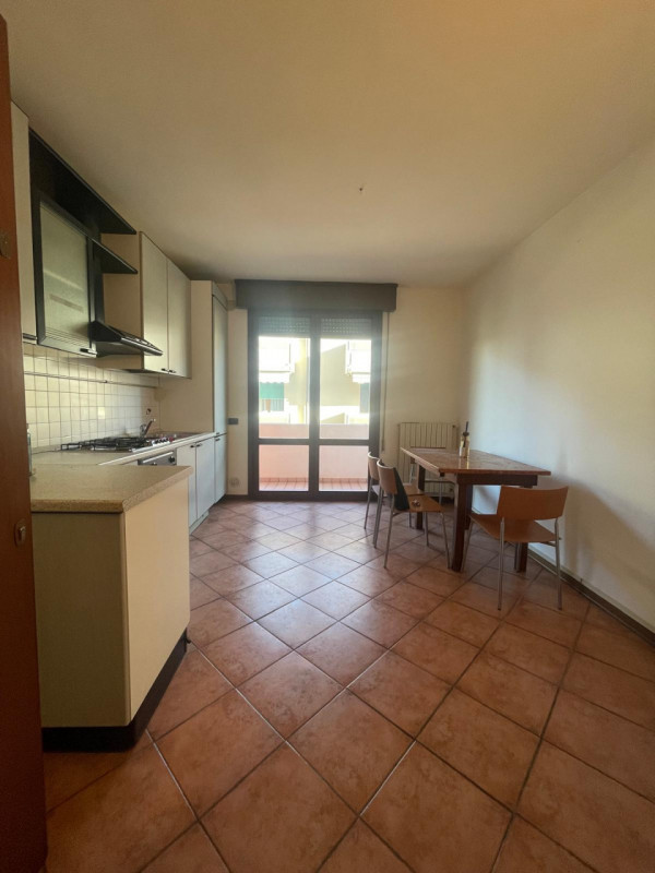 Zona Montà, su piccola palazzina in tranquillo contesto residenziale, a due passi da tutti i serv...