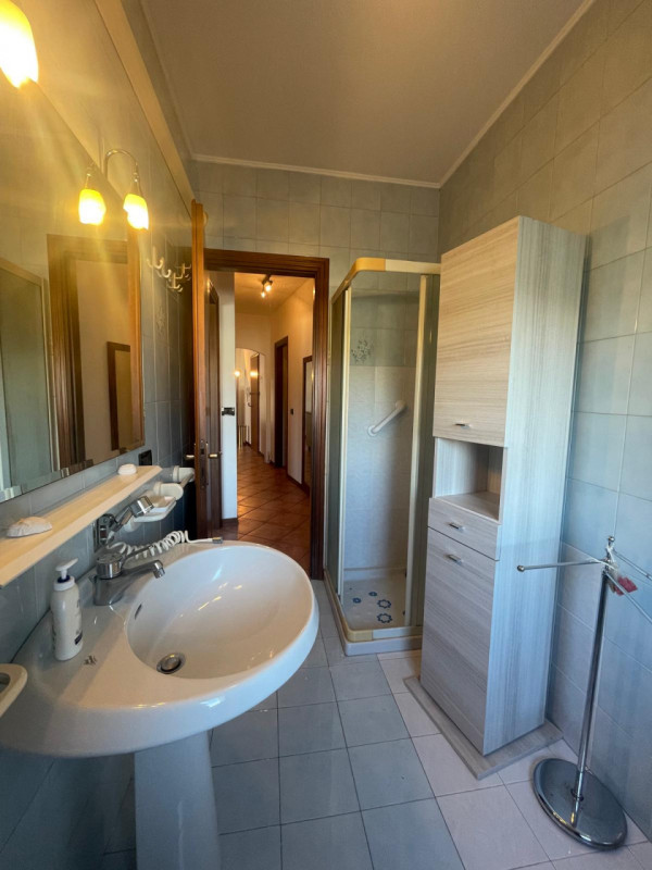 Zona Montà, su piccola palazzina in tranquillo contesto residenziale, a due passi da tutti i serv...