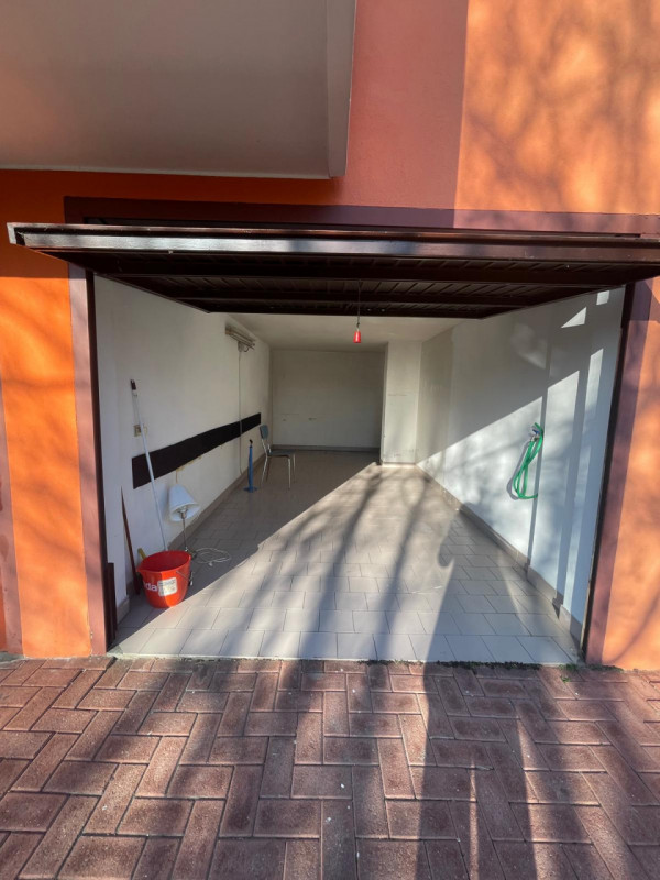 Zona Montà, su piccola palazzina in tranquillo contesto residenziale, a due passi da tutti i serv...