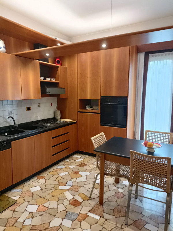 - IN ESCLUSIVA -APPARTAMENTO BICAMERE CON TAVERNA e GIARDINO ; GARAGE.
COSTABISSARA A poca distan...