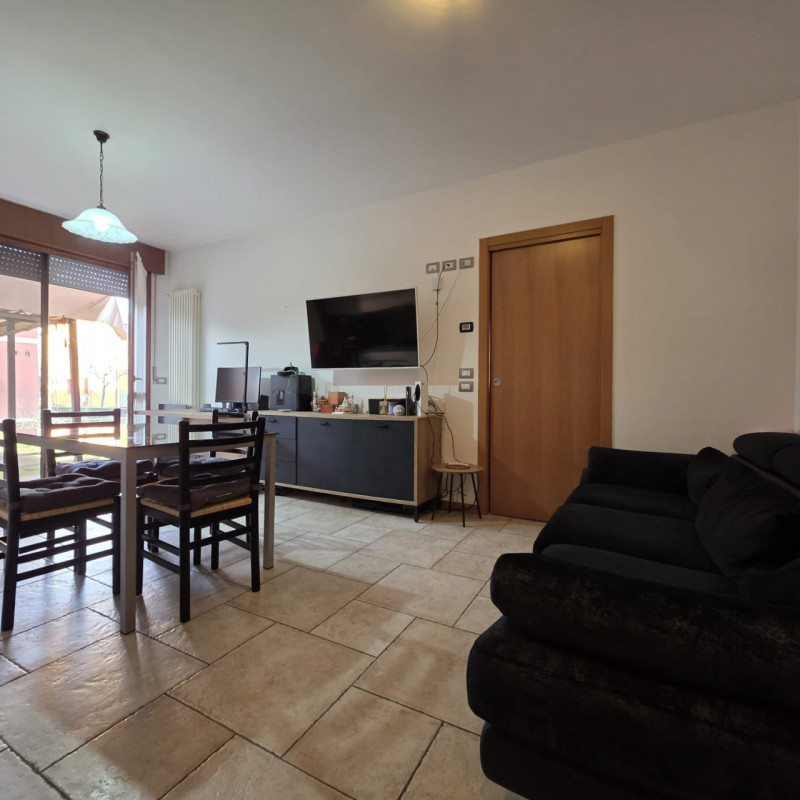 vendesi recente appartamento, inserito in piccolo contesto condominiale, posto al piano terra e c...