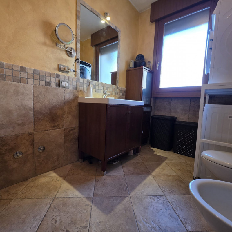 vendesi recente appartamento, inserito in piccolo contesto condominiale, posto al piano terra e c...