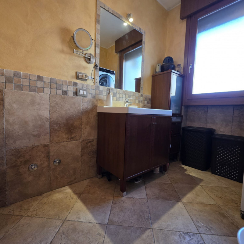 vendesi recente appartamento, inserito in piccolo contesto condominiale, posto al piano terra e c...