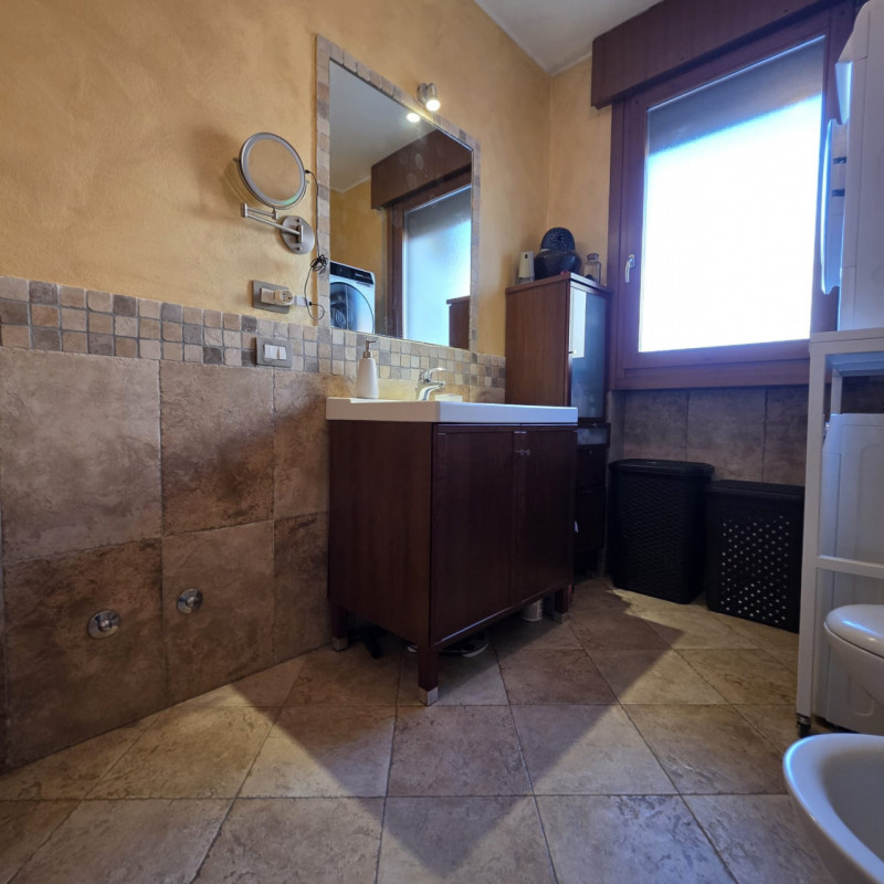 vendesi recente appartamento, inserito in piccolo contesto condominiale, posto al piano terra e c...