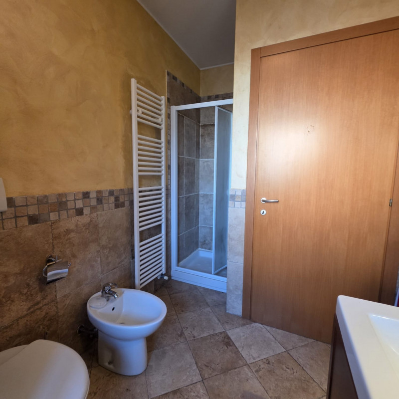 vendesi recente appartamento, inserito in piccolo contesto condominiale, posto al piano terra e c...