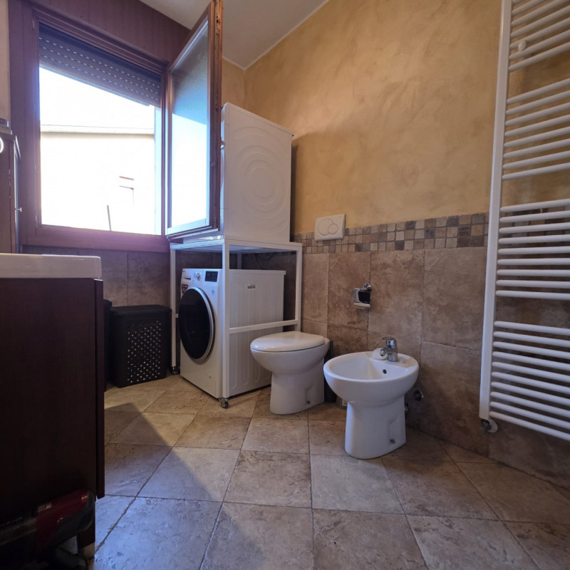 vendesi recente appartamento, inserito in piccolo contesto condominiale, posto al piano terra e c...