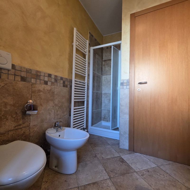 vendesi recente appartamento, inserito in piccolo contesto condominiale, posto al piano terra e c...