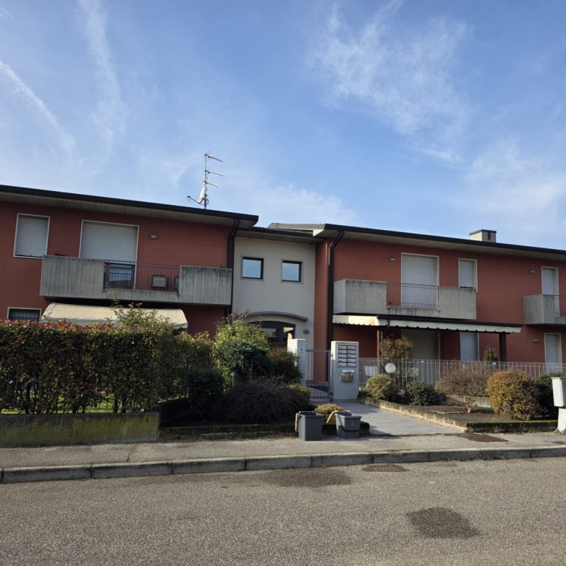 vendesi recente appartamento, inserito in piccolo contesto condominiale, posto al piano terra e c...