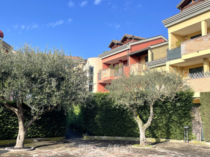 LIBERO DA SUBITO, appartamento al primo piano servito da ascensore, con 2 ampie logge abitabili e...