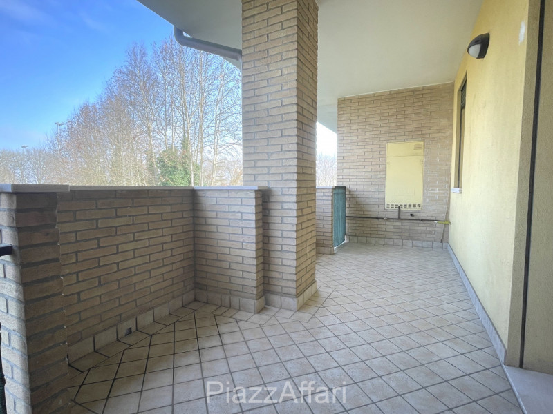 LIBERO DA SUBITO, appartamento al primo piano servito da ascensore, con 2 ampie logge abitabili e...