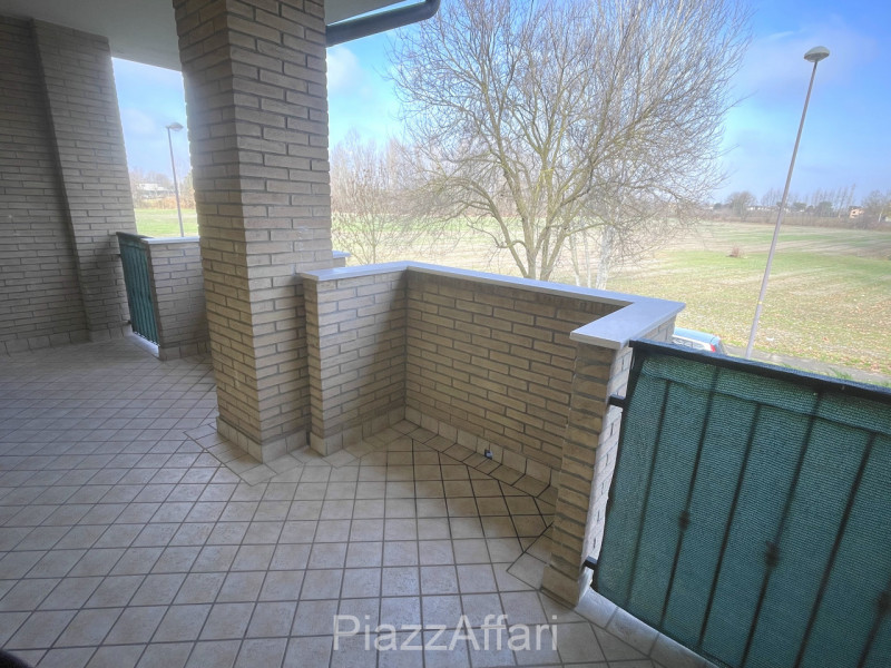 LIBERO DA SUBITO, appartamento al primo piano servito da ascensore, con 2 ampie logge abitabili e...