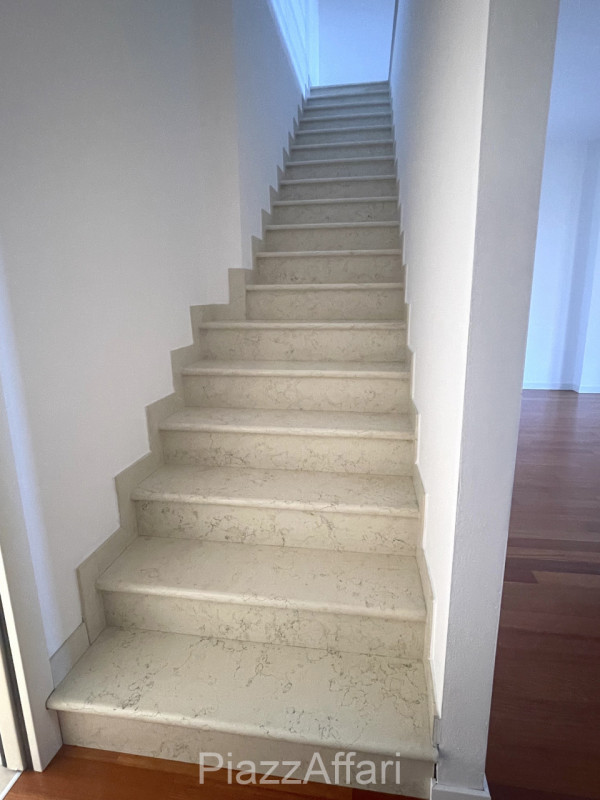 LIBERO DA SUBITO, appartamento al primo piano servito da ascensore, con 2 ampie logge abitabili e...