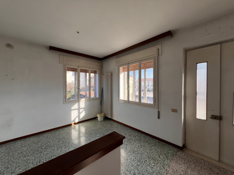 IN PIENO CENTRO A COSTABISSARA, PORZIONE DI BIFAMILIARE CON INGRESSO INDIPENDENTE E GIARDINO PRIV...