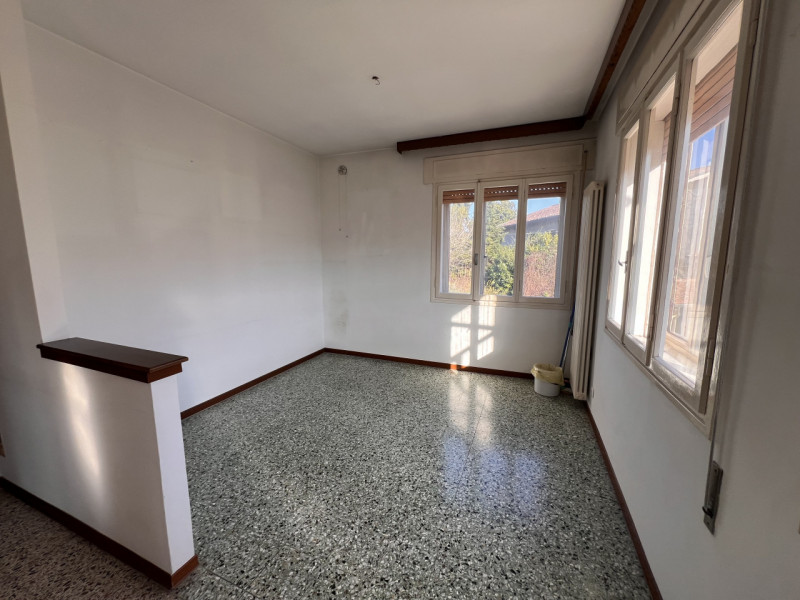 IN PIENO CENTRO A COSTABISSARA, PORZIONE DI BIFAMILIARE CON INGRESSO INDIPENDENTE E GIARDINO PRIV...