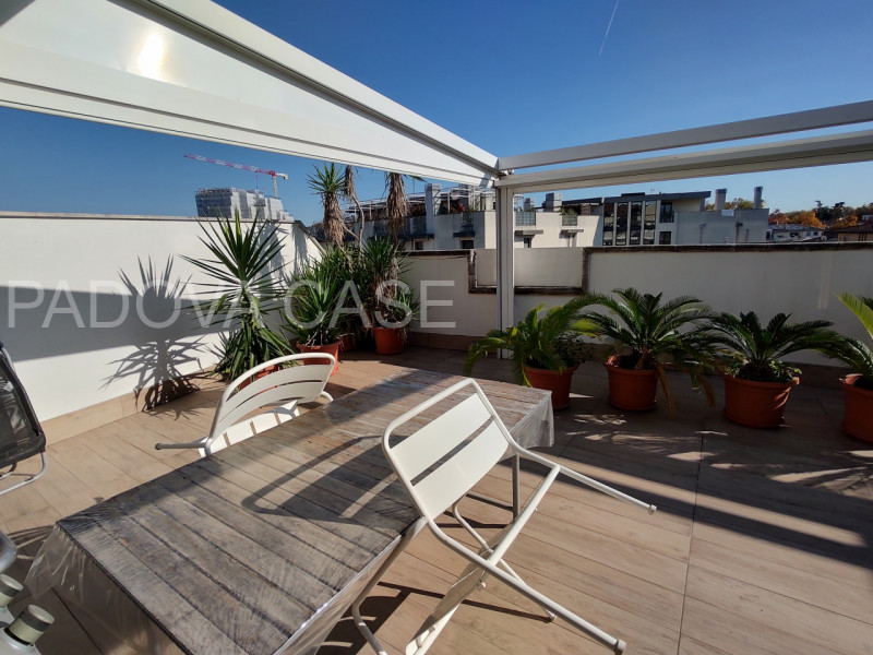 SAVONAROLA – PORTA TRENTO | ATTICO CON TERRAZZA 50 MQ E VISTA PANORAMICA SUL CENTRO STORICO

Scop...