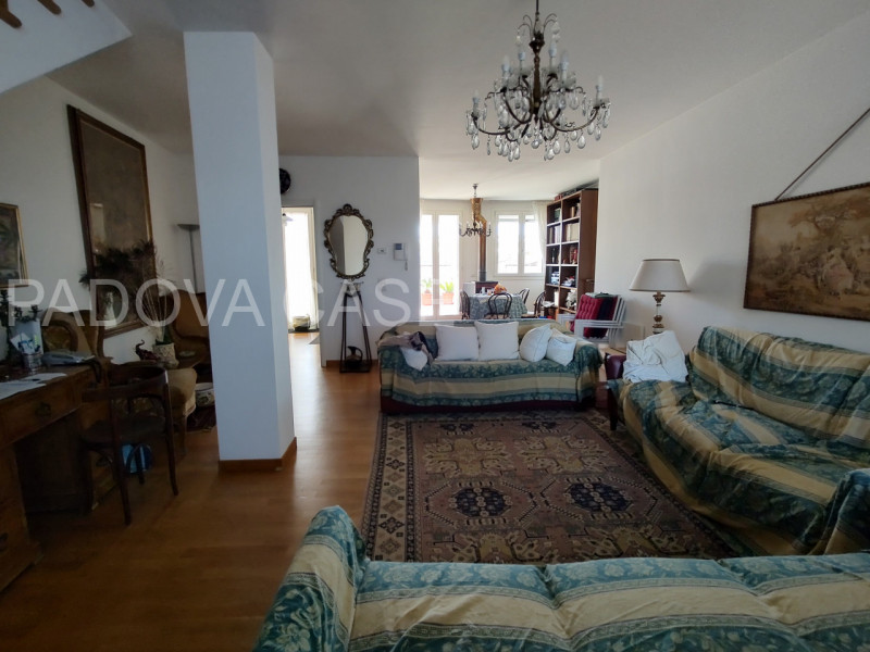 SAVONAROLA – PORTA TRENTO | ATTICO CON TERRAZZA 50 MQ E VISTA PANORAMICA SUL CENTRO STORICO

Scop...