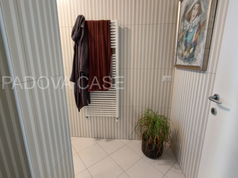 SAVONAROLA – PORTA TRENTO | ATTICO CON TERRAZZA 50 MQ E VISTA PANORAMICA SUL CENTRO STORICO

Scop...