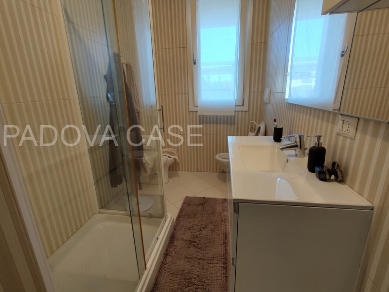 SAVONAROLA – PORTA TRENTO | ATTICO CON TERRAZZA 50 MQ E VISTA PANORAMICA SUL CENTRO STORICO

Scop...