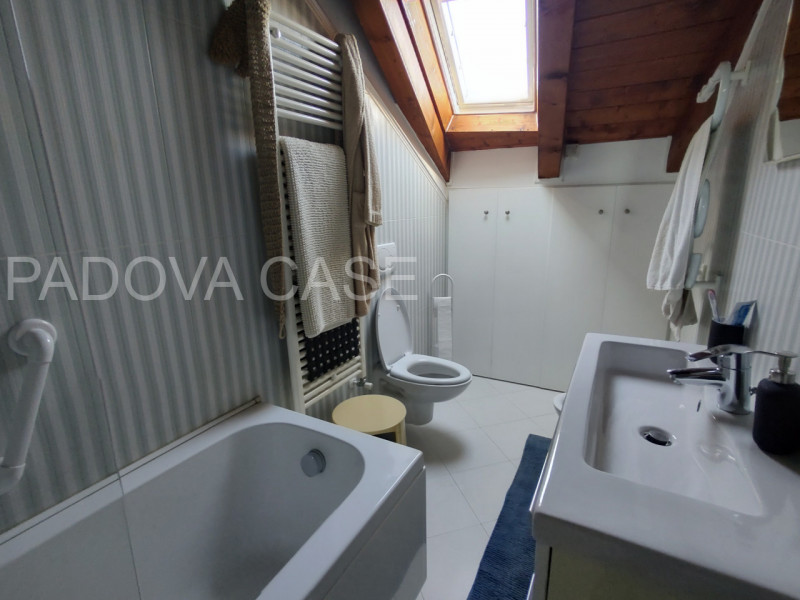 SAVONAROLA – PORTA TRENTO | ATTICO CON TERRAZZA 50 MQ E VISTA PANORAMICA SUL CENTRO STORICO

Scop...