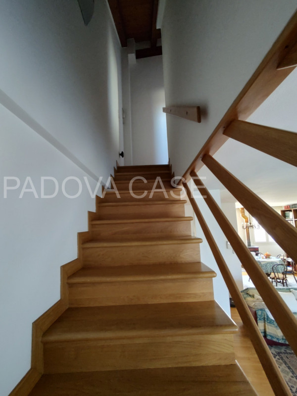 SAVONAROLA – PORTA TRENTO | ATTICO CON TERRAZZA 50 MQ E VISTA PANORAMICA SUL CENTRO STORICO

Scop...