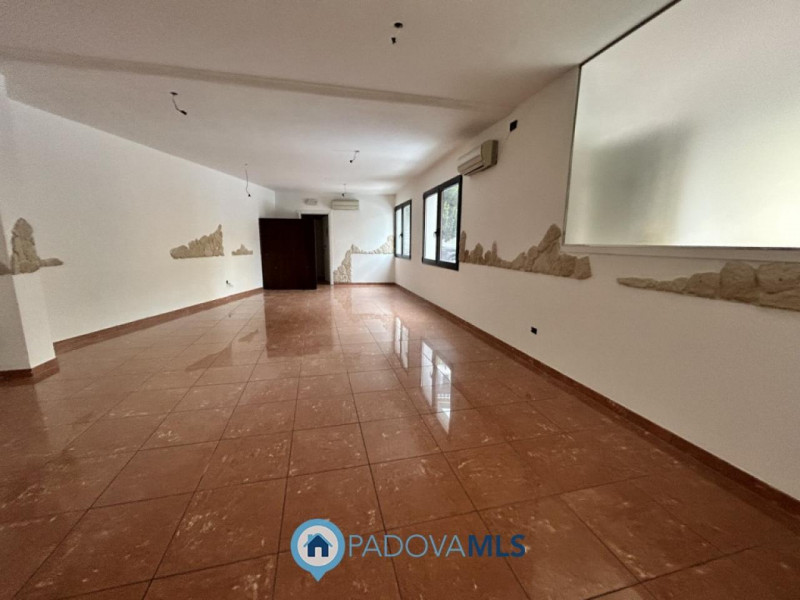 Immobile in esclusiva al Gruppo Padova MLS

PADOVA – PONTE DI BRENTA

In posizione strategica, a ...