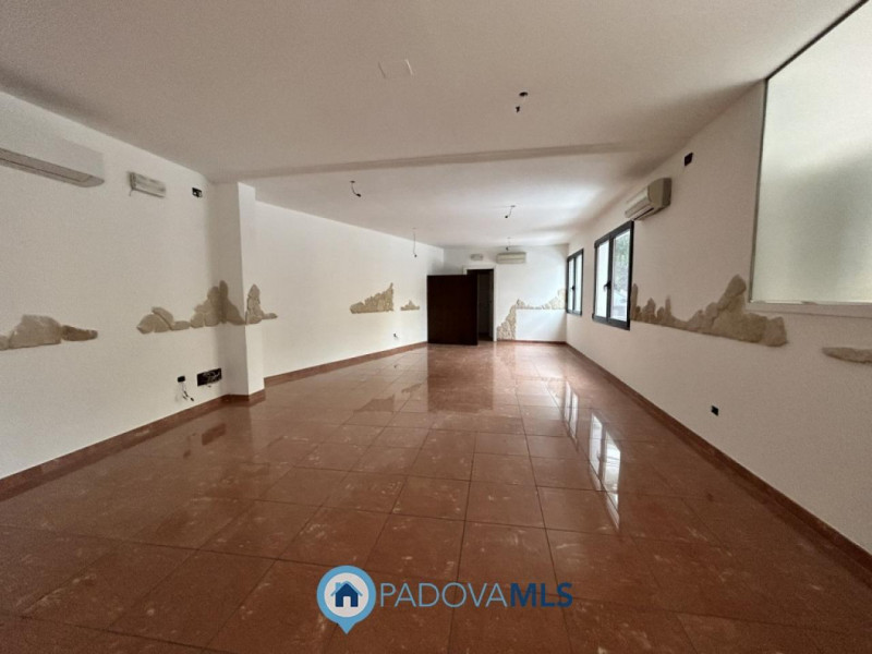 Immobile in esclusiva al Gruppo Padova MLS

PADOVA – PONTE DI BRENTA

In posizione strategica, a ...