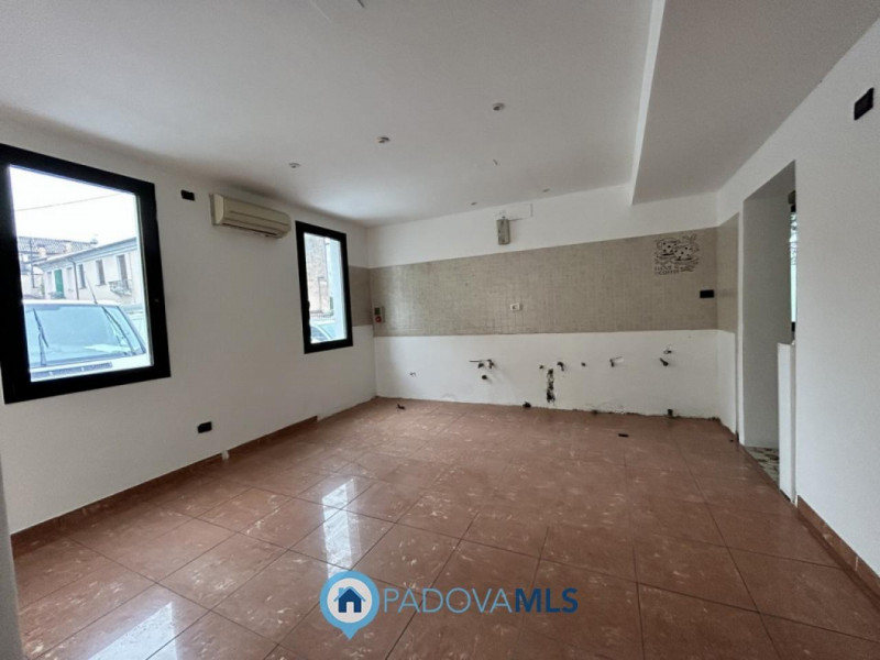 Immobile in esclusiva al Gruppo Padova MLS

PADOVA – PONTE DI BRENTA

In posizione strategica, a ...