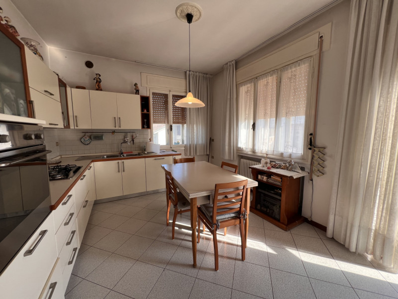 IN PIENO CENTRO A COSTABISSARA, PORZIONE DI BIFAMILIARE CON INGRESSO INDIPENDENTE E GIARDINO PRIV...