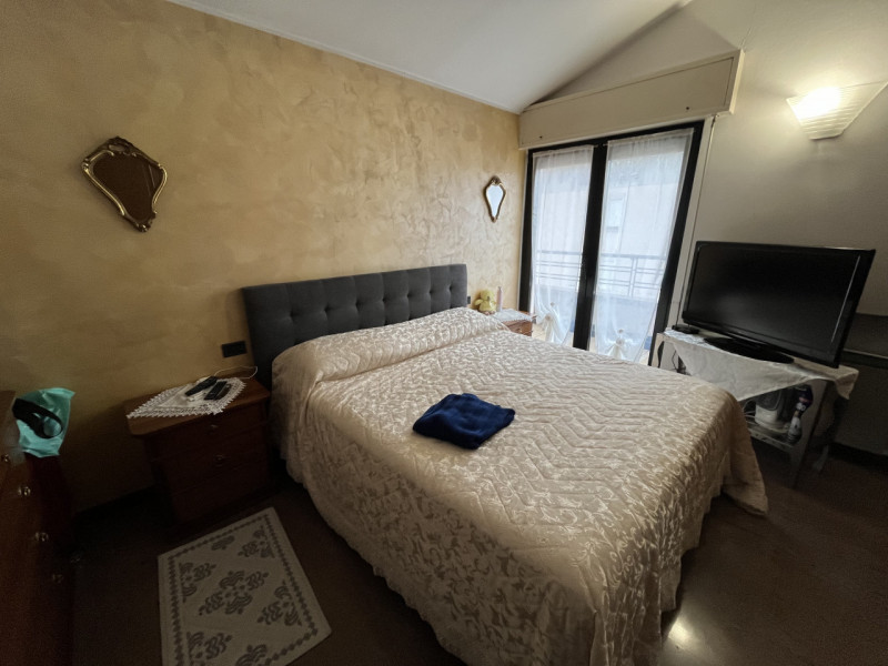 In vendita, nella zona di San Lazzaro a Vicenza, proponiamo un grazioso appartamento trilocale si...