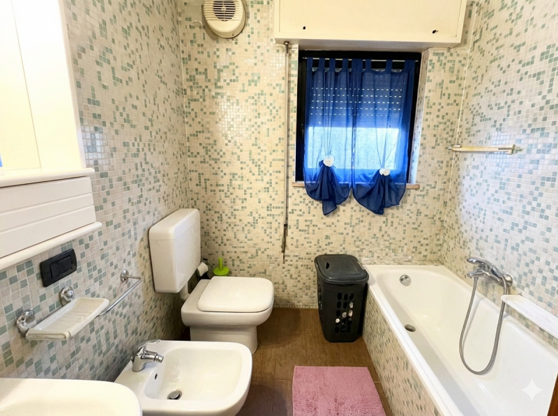 In vendita, nella zona di San Lazzaro a Vicenza, proponiamo un grazioso appartamento trilocale si...