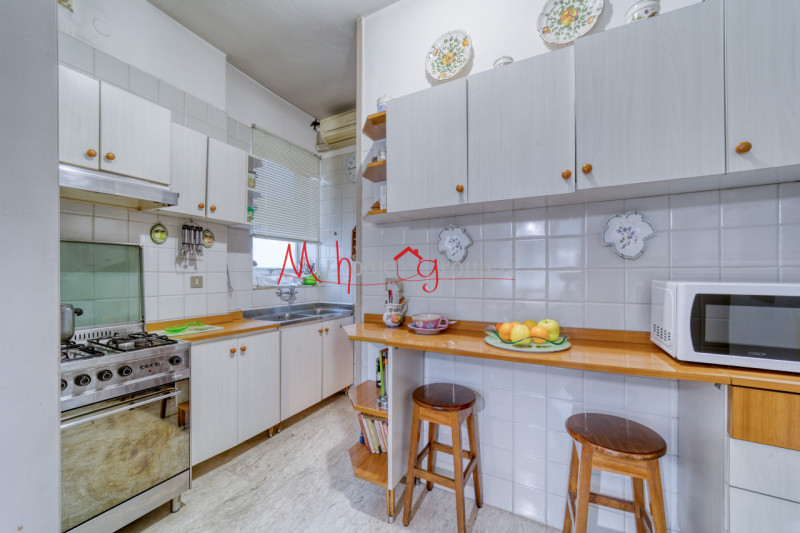 CHIESANUOVA: Villetta singola sviluppata su piano terra e primo dagli ambienti ampi e luminosi; s...