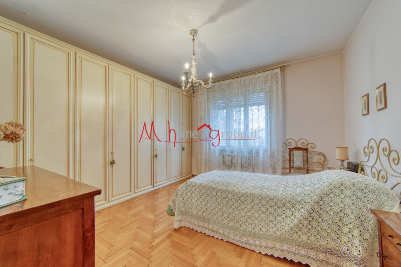 CHIESANUOVA: Villetta singola sviluppata su piano terra e primo dagli ambienti ampi e luminosi; s...