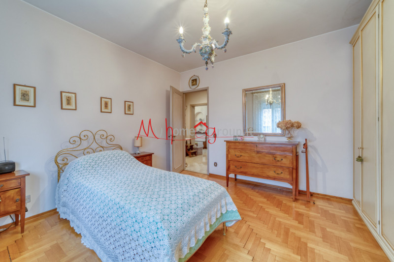 CHIESANUOVA: Villetta singola sviluppata su piano terra e primo dagli ambienti ampi e luminosi; s...