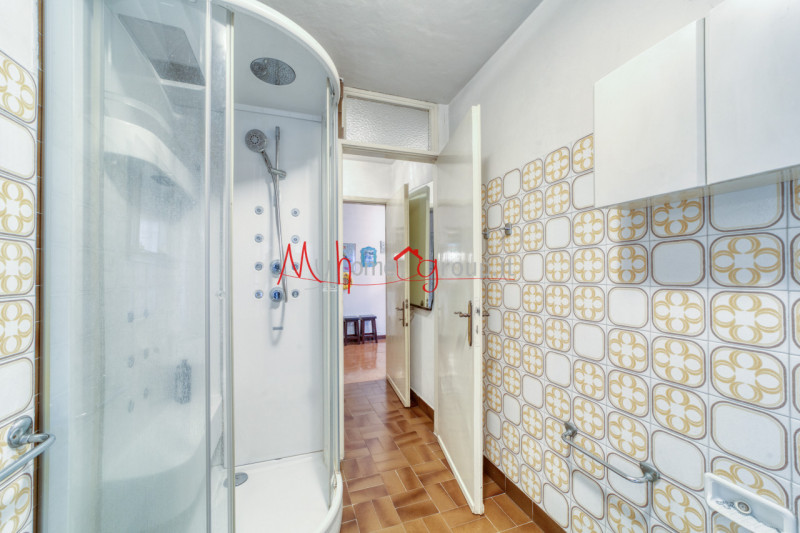 CHIESANUOVA: Villetta singola sviluppata su piano terra e primo dagli ambienti ampi e luminosi; s...