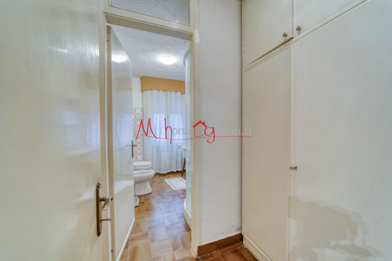 CHIESANUOVA: Villetta singola sviluppata su piano terra e primo dagli ambienti ampi e luminosi; s...