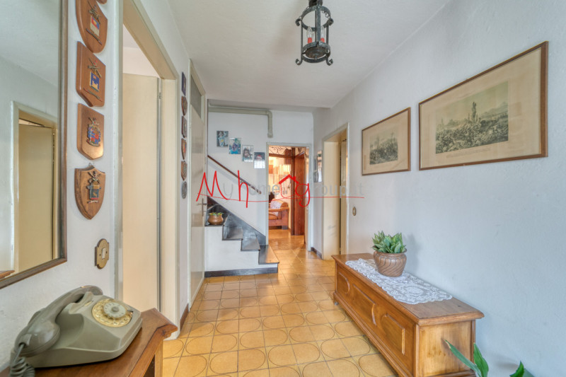 CHIESANUOVA: Villetta singola sviluppata su piano terra e primo dagli ambienti ampi e luminosi; s...