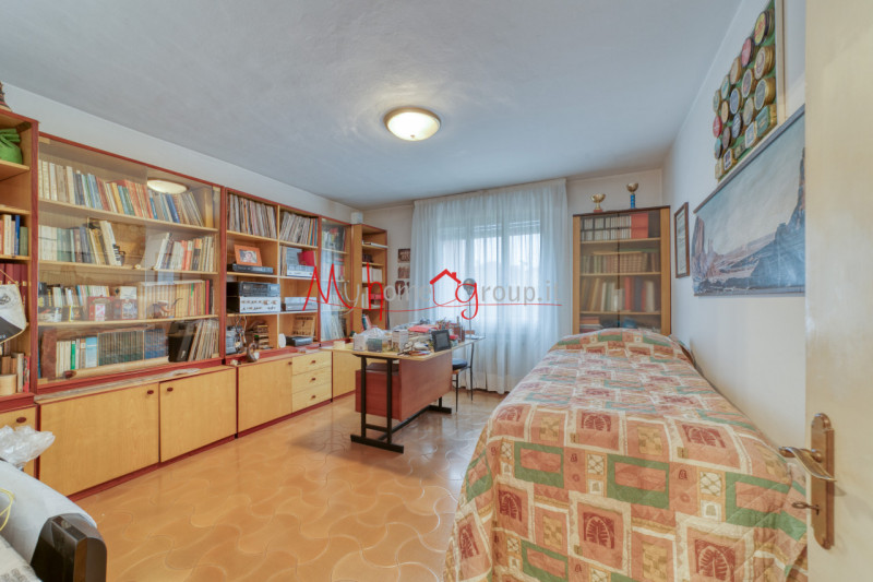 CHIESANUOVA: Villetta singola sviluppata su piano terra e primo dagli ambienti ampi e luminosi; s...