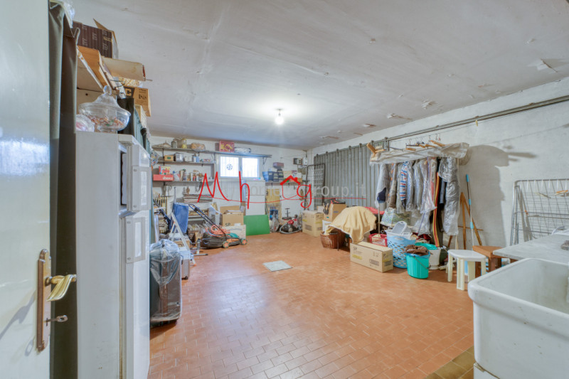 CHIESANUOVA: Villetta singola sviluppata su piano terra e primo dagli ambienti ampi e luminosi; s...