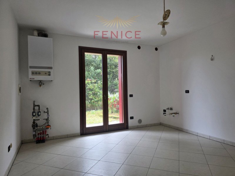 Noi di Fenice Immobiliare siamo lieti di proporti una grande occasione, una di quelle soluzioni c...