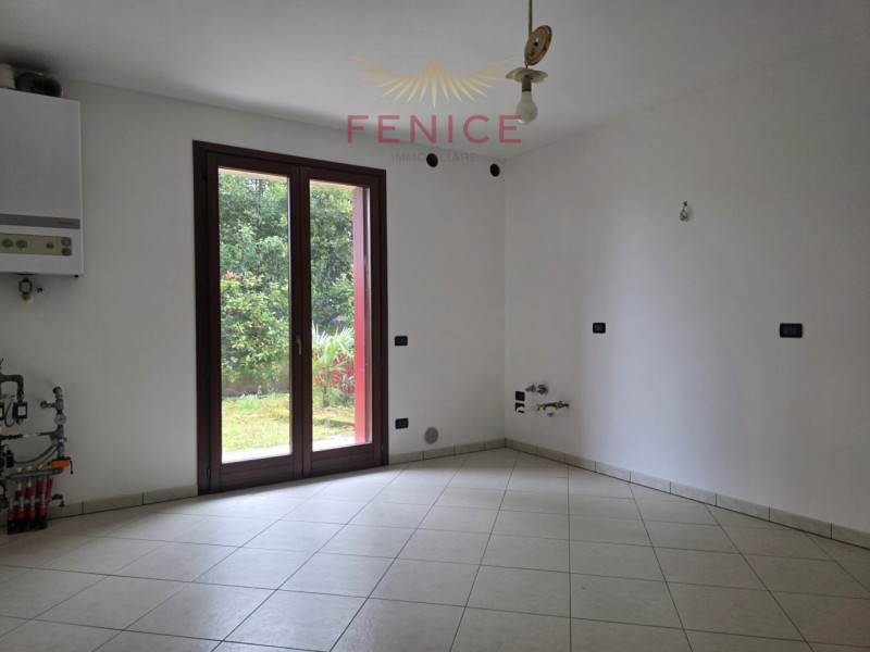 Noi di Fenice Immobiliare siamo lieti di proporti una grande occasione, una di quelle soluzioni c...