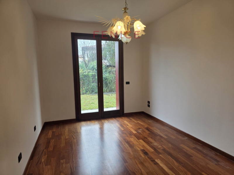 Noi di Fenice Immobiliare siamo lieti di proporti una grande occasione, una di quelle soluzioni c...